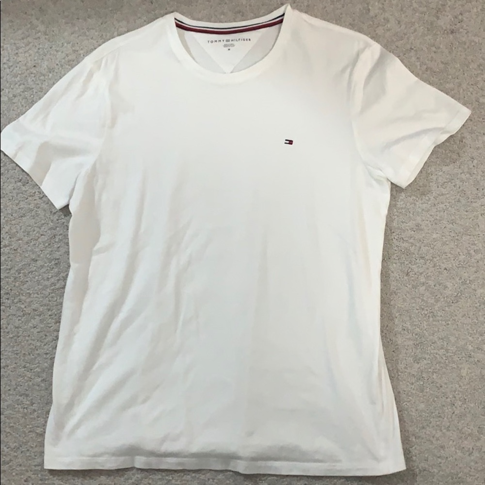 White, Tommy Hilfiger Tee-Shirt. Men’s medium